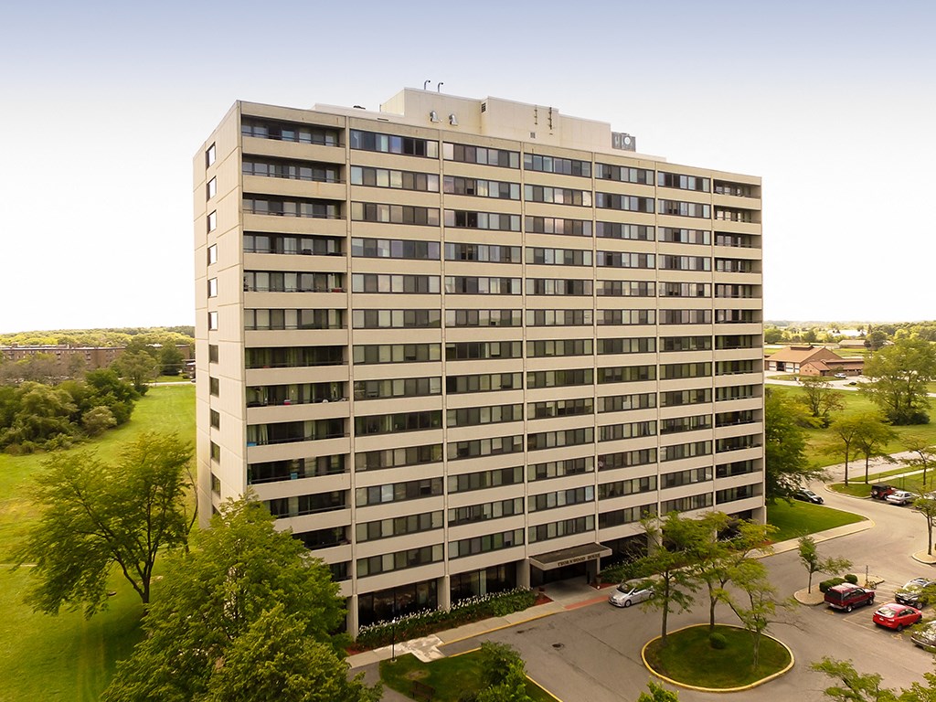 Thornwood House Apartments, 1 Thornwood Mall, University Park, IL
